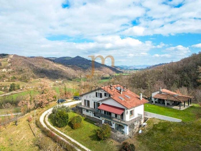 Casa con 6 locali in vendita in Strada Sant'Andrea in Corona, Mercatello sul Metauro
