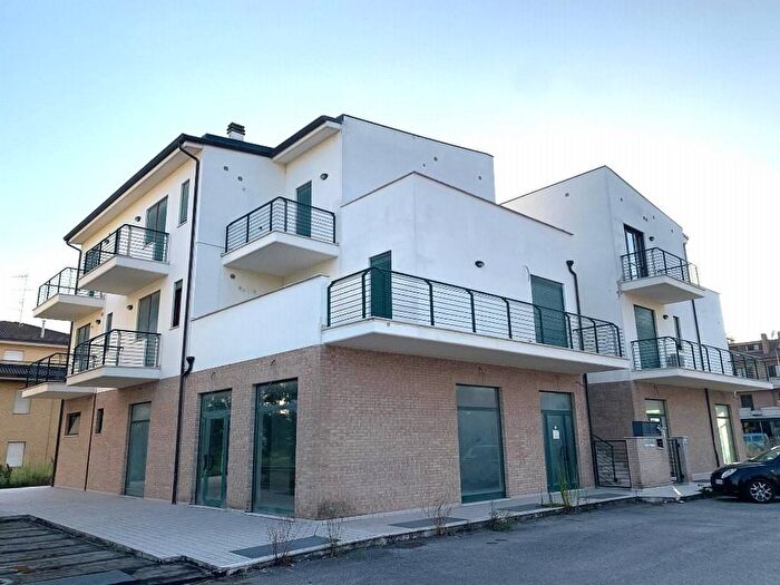 Appartamento con 6 locali in vendita in Via Giacomo Filippo Maria Prosperi, Campiglione, Fermo
