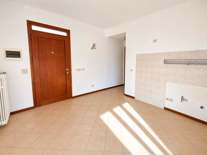 Appartamento bilocale in vendita in Via Vittorio Veneto, Centro, Azzate