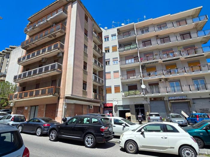 Appartamento con 5 locali in vendita in Via San Sebastiano, Centro Storico, Messina