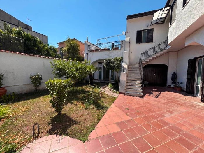 Casa con 6 locali in vendita in Via Campanile, Mondragone