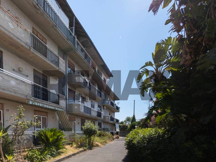Appartamento con 5 locali in vendita in Via Croce, Centro, Aci Catena