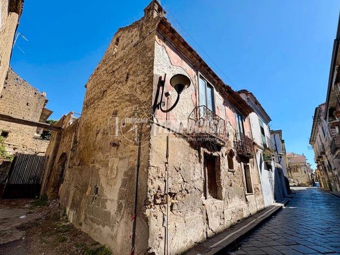 Casa con 6 locali in vendita in Corso Giuseppe Garibaldi, Frignano