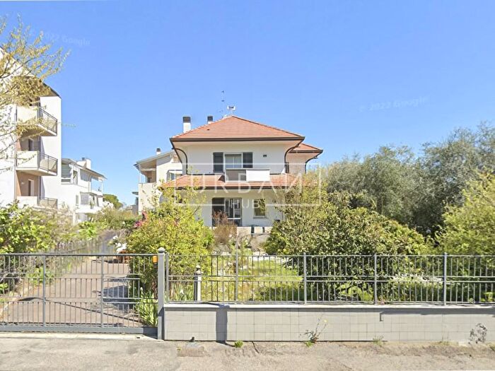 Casa con 6 locali in vendita in Forli'