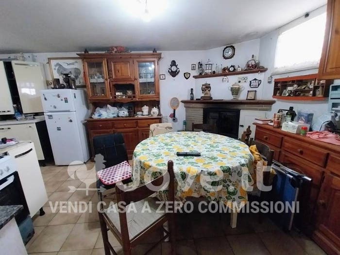Casa trilocale in vendita in Via Roma, Centro, Lariano