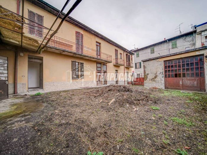 Casa con 6 locali in vendita in Via Nazario Sauro, Centro, Azzate