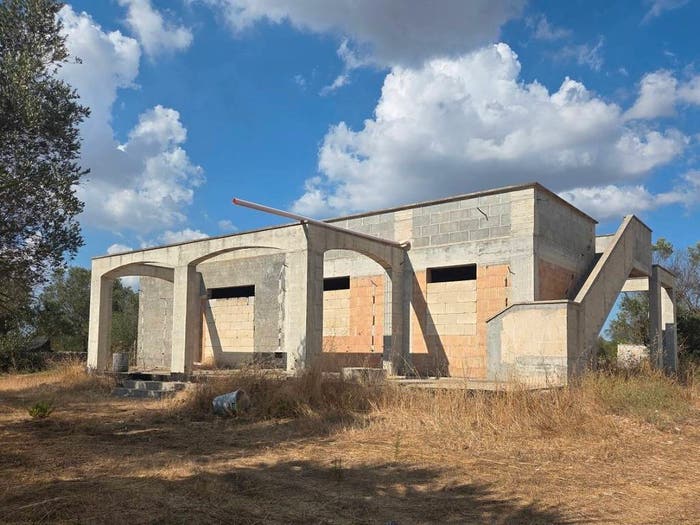 Casa quadrilocale in vendita in Strada Provinciale Neviano Tuglie, Tuglie