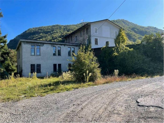 Casa con 6 locali in vendita in Currada, Canossa