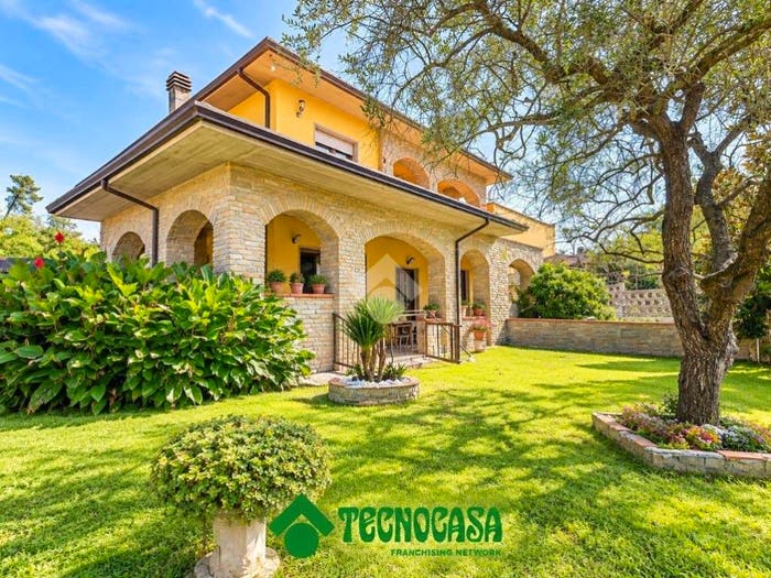 Casa con 5 locali in vendita in Via S Bartolomeo, Ceparana Carpena, Bolano