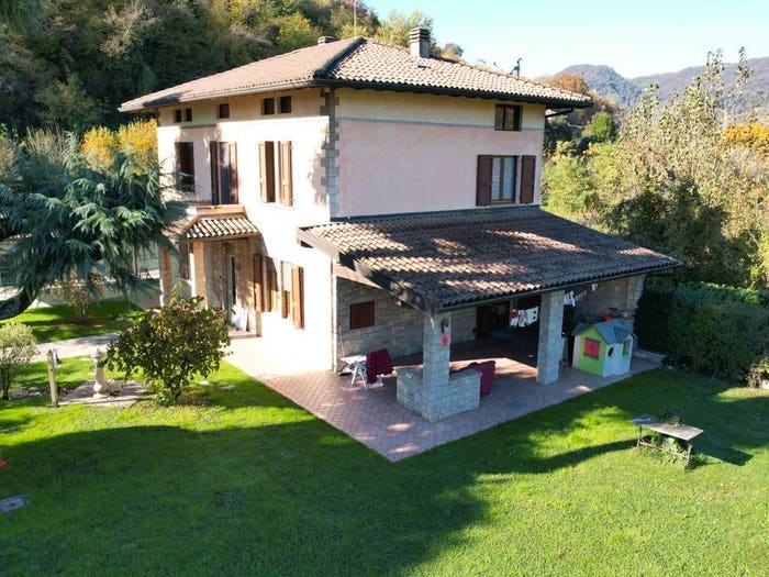 Casa quadrilocale in vendita in Via Vittorio Alfieri, Centro, Credaro