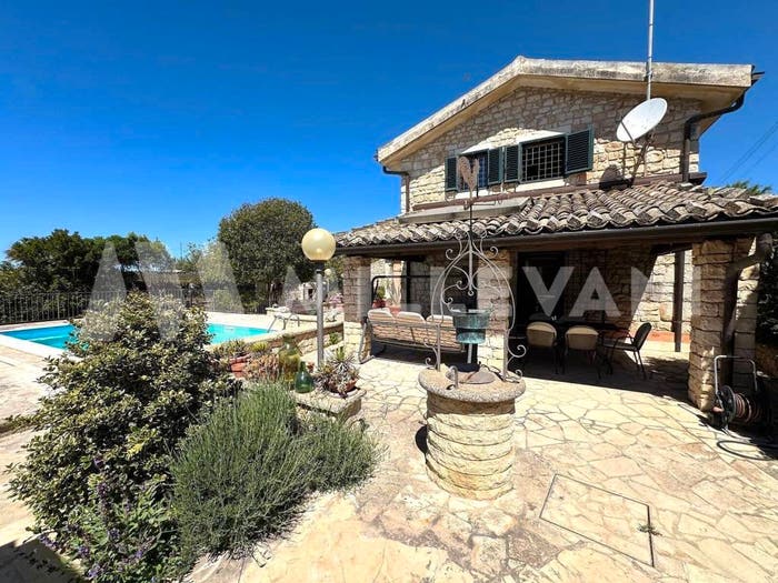 Casa con 6 locali in vendita in Via Tantillo, Pirato, Modica