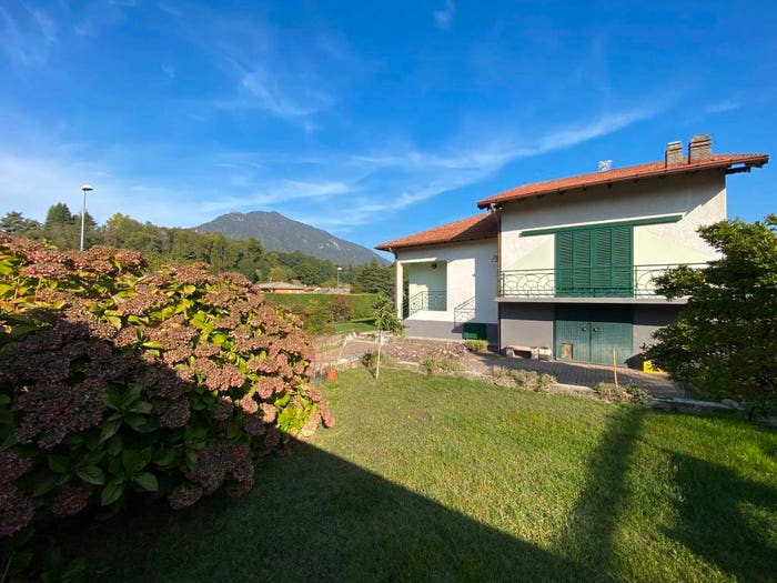 Casa trilocale in vendita in Via Corte, Laveno, LavenoMombello