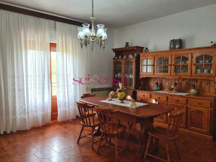 Casa con 6 locali in vendita in Montieri
