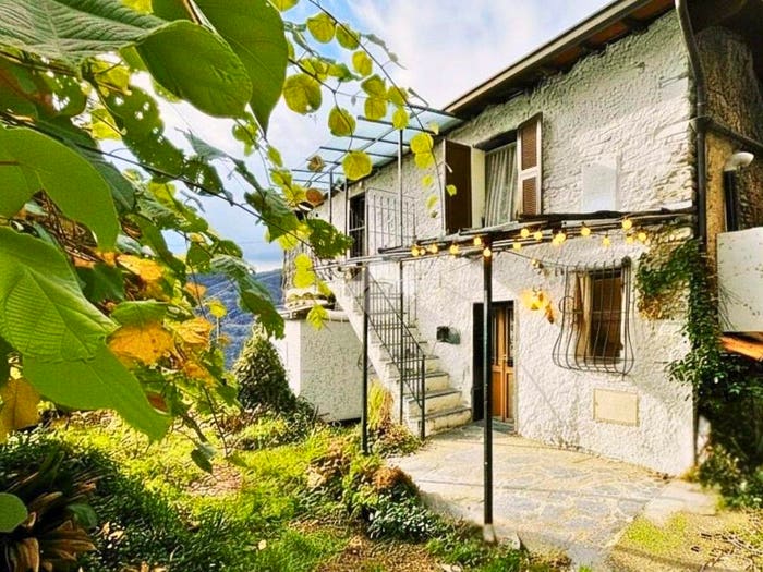 Casa con 6 locali in vendita in Via sambughea, Centro, Triora