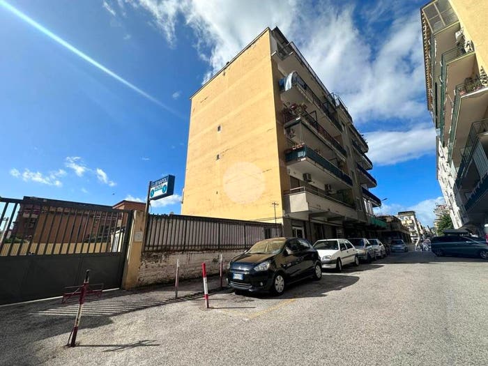 Appartamento con 5 locali in vendita in Via Diomede Carafa, Bagnoli, Napoli