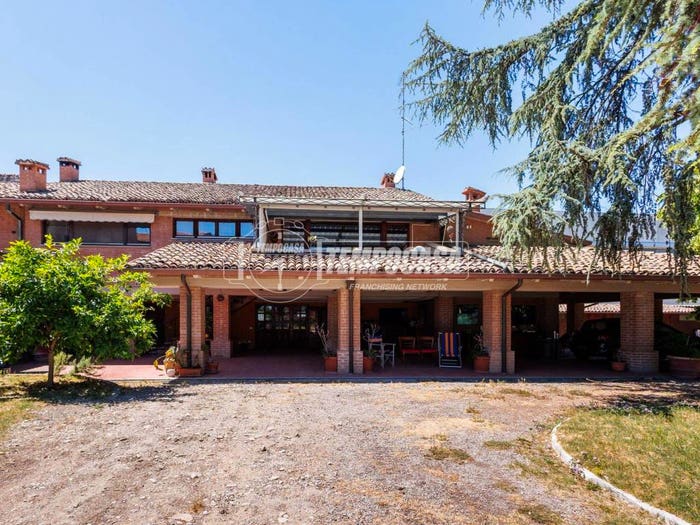 Casa con 5 locali in vendita in Strada Val Parma, Vigatto, Parma