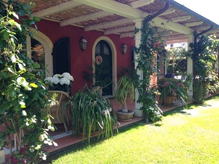 Casa con 7 locali in vendita in Via Gorizia, Forte Dei Marmi