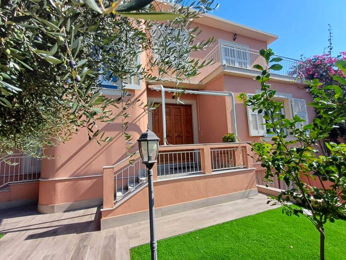 Casa con 6 locali in vendita in Via Palestro, Centro, Loano