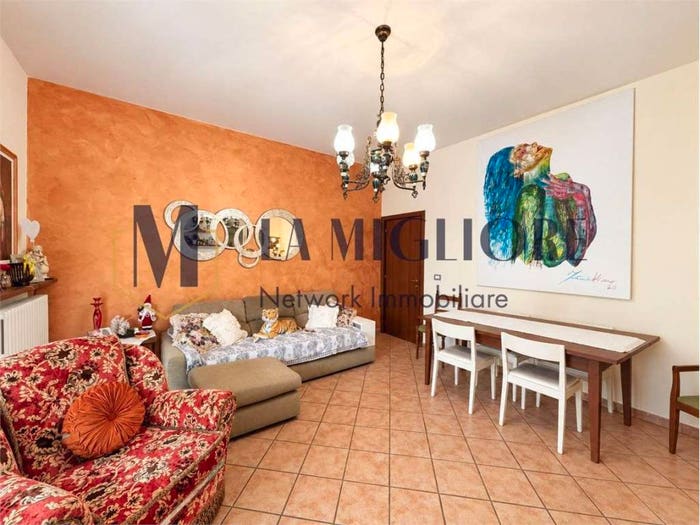 Casa con 5 locali in vendita in Via Raffaello Sanzio, Tobbiana, Montale