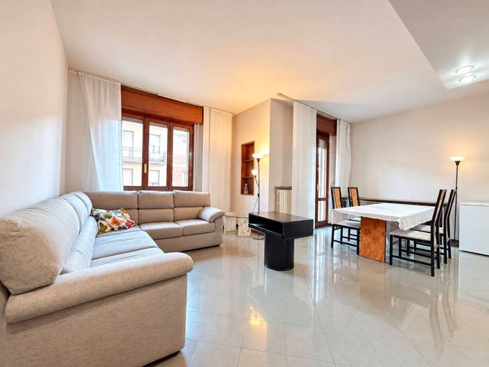 Appartamento quadrilocale in vendita in Via Giulio Mazzoni, Farnesiana, Piacenza