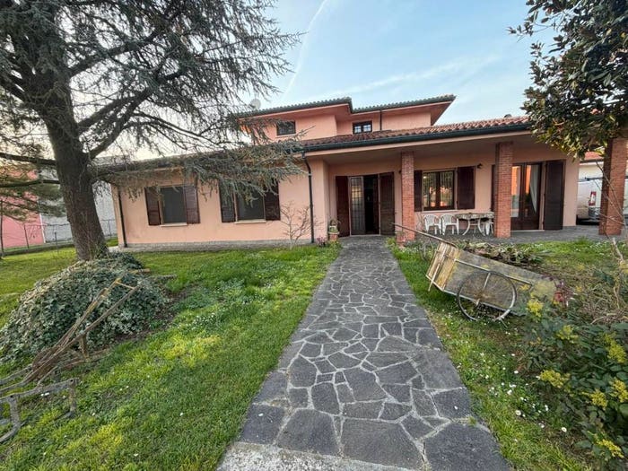 Casa con 6 locali in vendita in Centro, Commessaggio