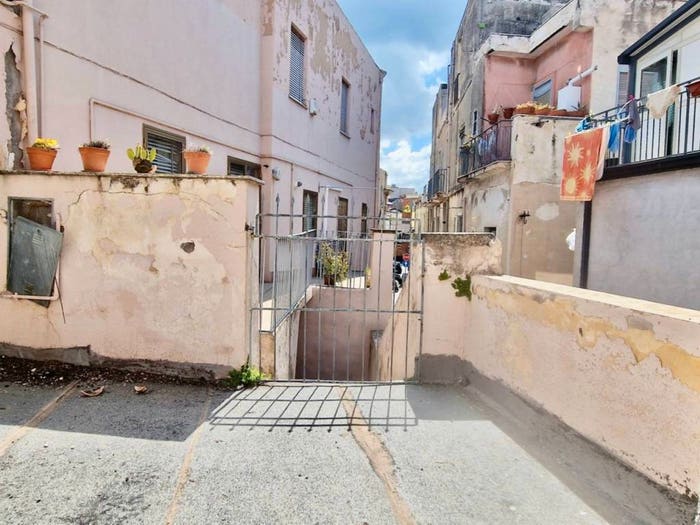 Appartamento con 5 locali in vendita in Via Scarvaglieri, Biancavilla