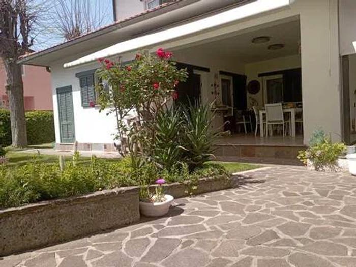 Casa con 6 locali in vendita in Piazza Giovanni Maria Lavagna, Calzabigi, Livorno