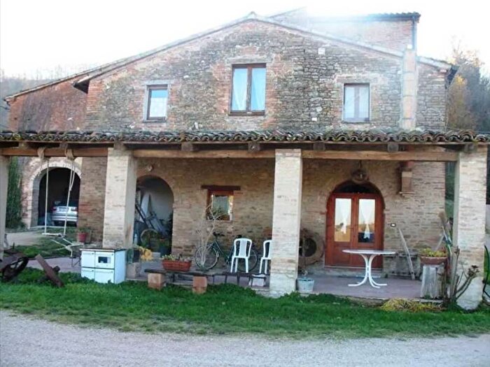 Casa con 6 locali in vendita in Piazza Della Repubblica, Centro, Urbino