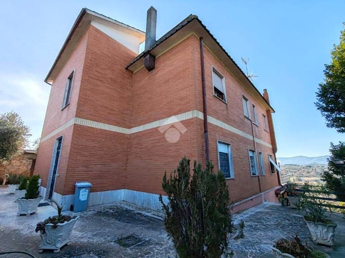 Appartamento con 5 locali in vendita in Via di Colle Vigne, Gallicano nel Lazio
