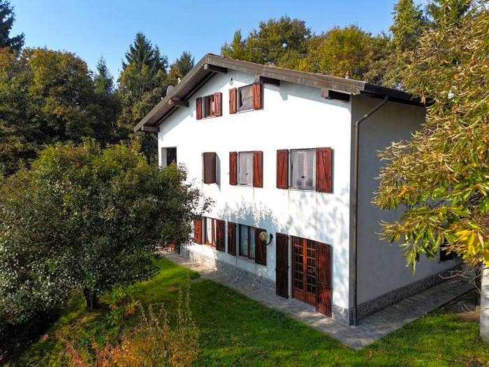 Casa con 6 locali in vendita in Via Fontanelle, Massino Visconti