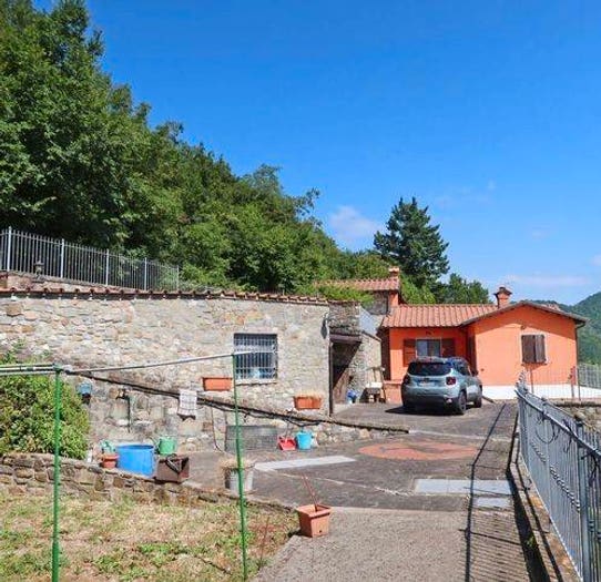 Casa con 6 locali in vendita in Località Collesino, Bagnone