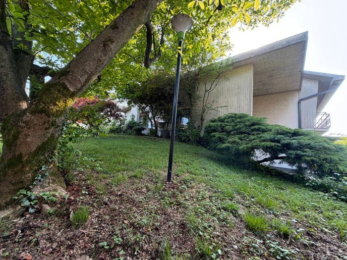 Casa con 6 locali in vendita in Via Grignano, Brembate