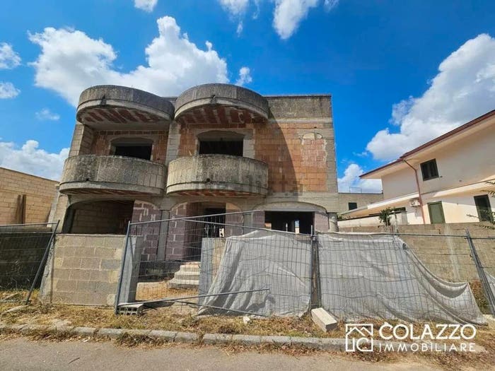 Casa con 6 locali in vendita in Via Senna, Casarano
