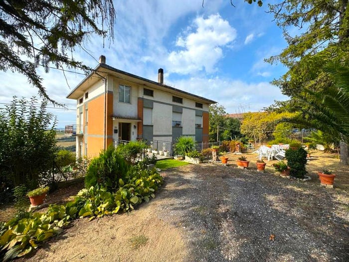 Casa con 6 locali in vendita in Valloscura Capodarco, Capodarco, Fermo