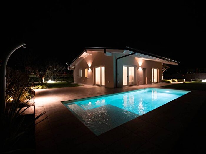Casa con 5 locali in vendita in Strada Gabbione, Ponti sul Mincio