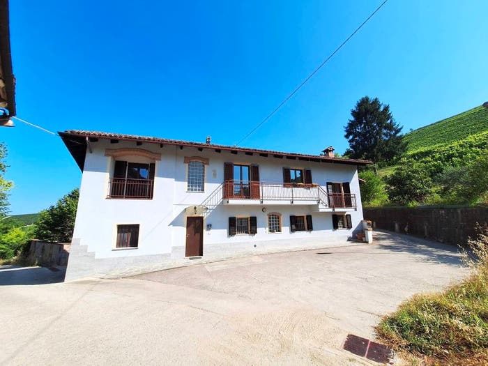 Casa con 6 locali in vendita in Chirella, Treiso