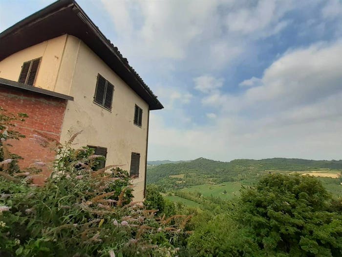Casa con 6 locali in vendita in Via San Lorenzo, Primeglio, Passerano Marmorito