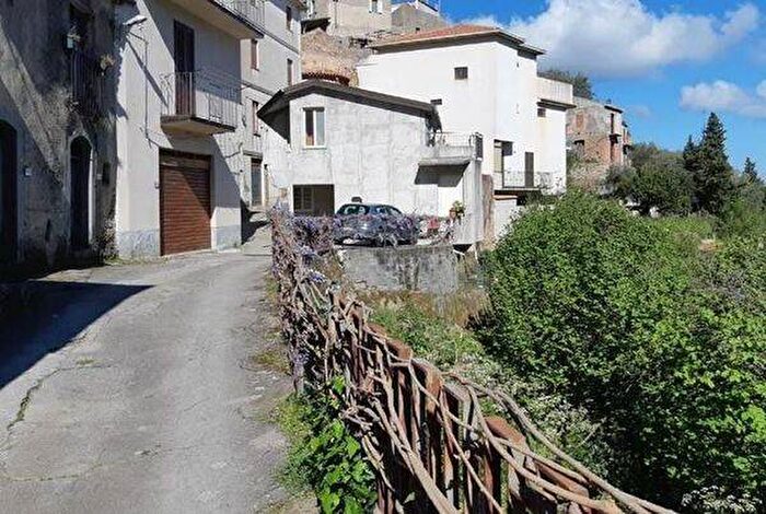 Casa quadrilocale in vendita in Via Casalotto Ficarra ME Italia, Centro, Ficarra