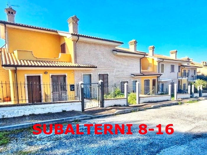 Appartamento con 6 locali in vendita in Via Machiavelli N Snc, Troviggiano, Cingoli