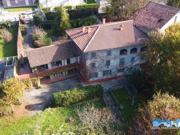Casa con 6 locali in vendita in Via La Pieve, Cortemilia