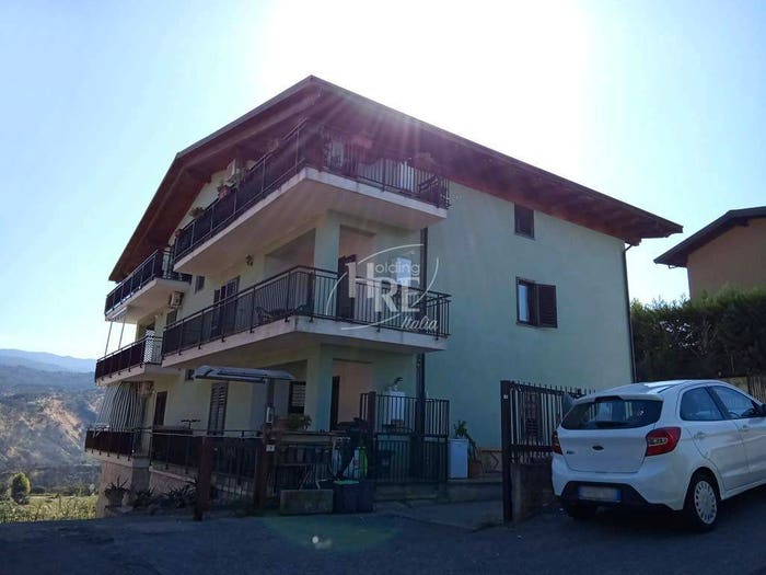 Appartamento trilocale in vendita in Via Vence, Zumpano