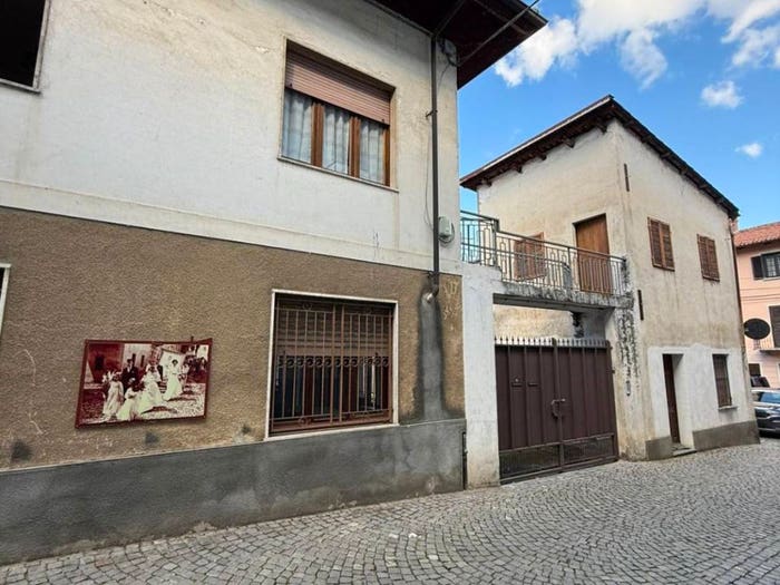 Casa con 6 locali in vendita in Via Castiglione, Candia Canavese