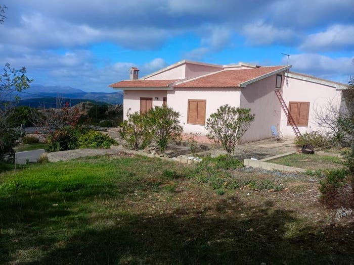 Casa con 6 locali in vendita in Via Baronia, Padru