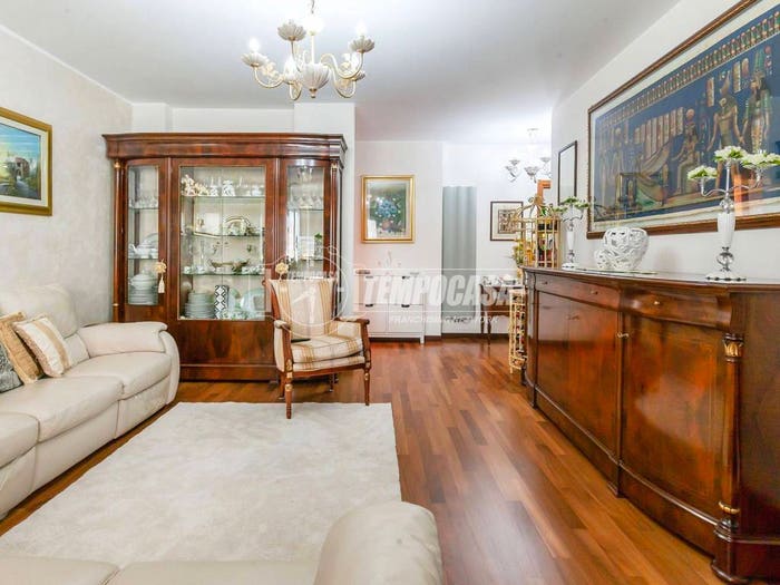 Appartamento quadrilocale in vendita in Via Giuseppe Guerzoni, Dergano, Milano