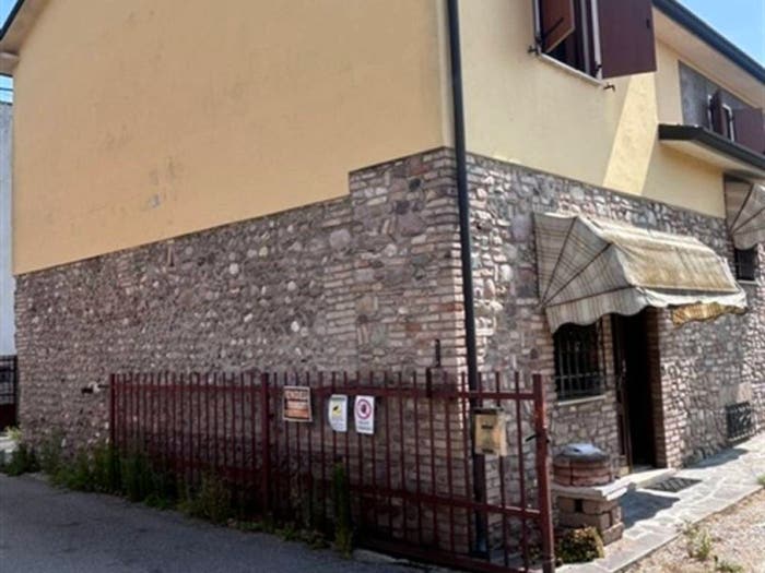 Casa con 6 locali in vendita in Via Borgo Tirolo, Volta Mantovana