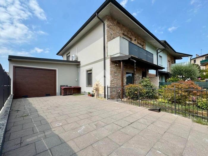 Casa quadrilocale in vendita in Via Friederich Chopin, Misano di Gera d'Adda