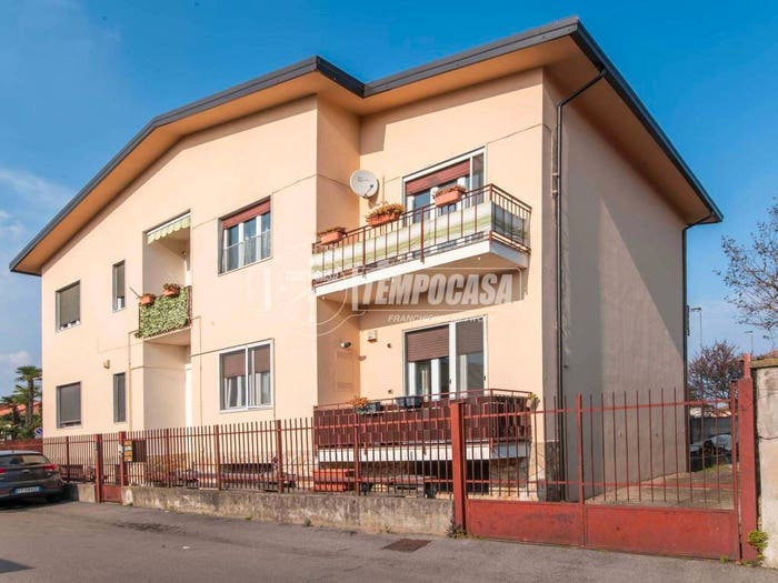 Appartamento trilocale in vendita in Via Cervino, Canegrate