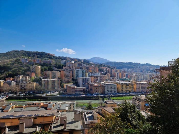 Appartamento trilocale in vendita in Via Antonio Burlando, Staglieno, Genova