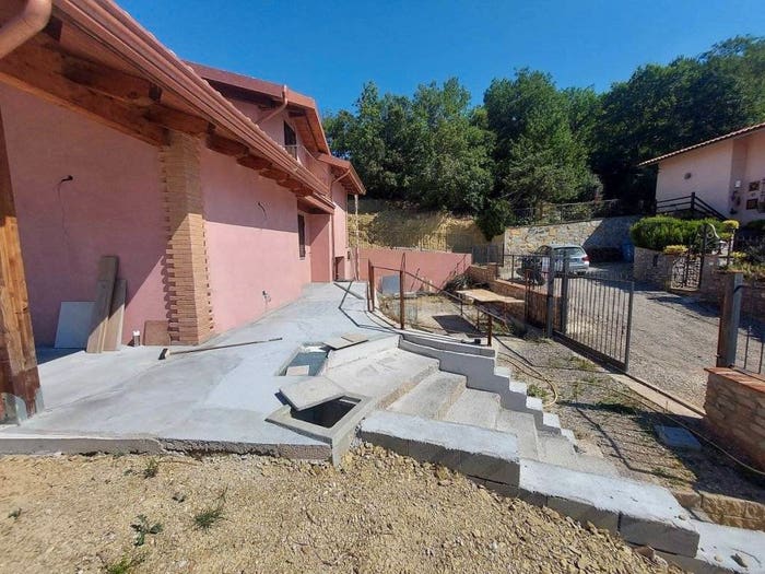 Casa con 6 locali in vendita in Strada della Cima, Centro, Magione