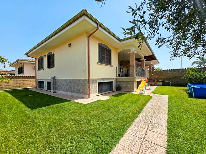Casa con 6 locali in vendita in Via del Triangolo, Villa Claudia, Anzio